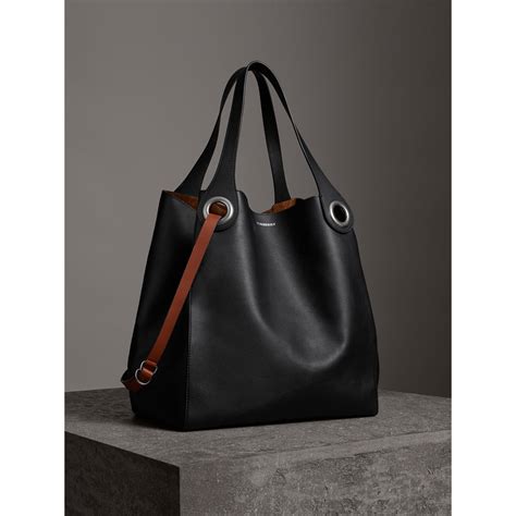 Burberry The Large Leather Grommet Detail Tote In Black